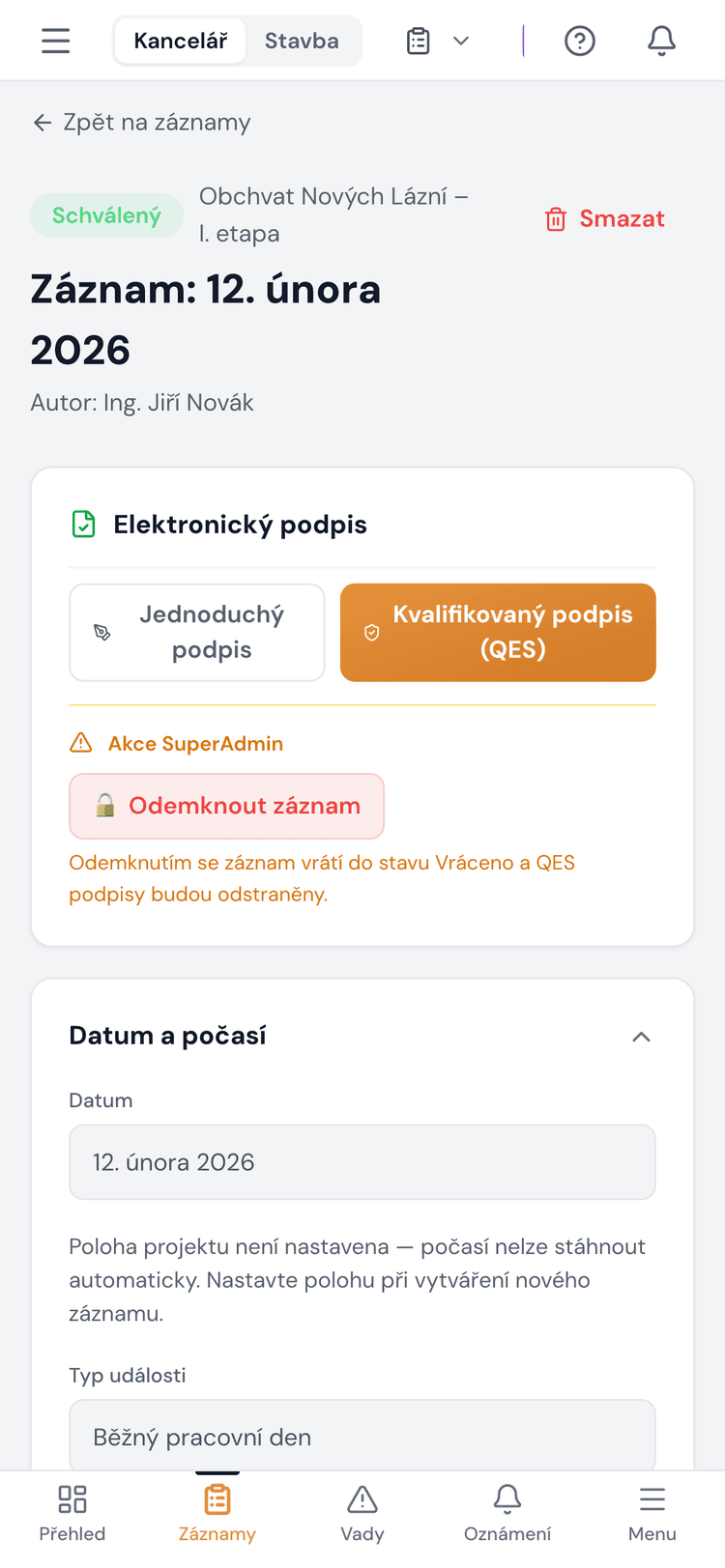 Detail schváleného záznamu stavebního deníku s elektronickým podpisem na iPhonu